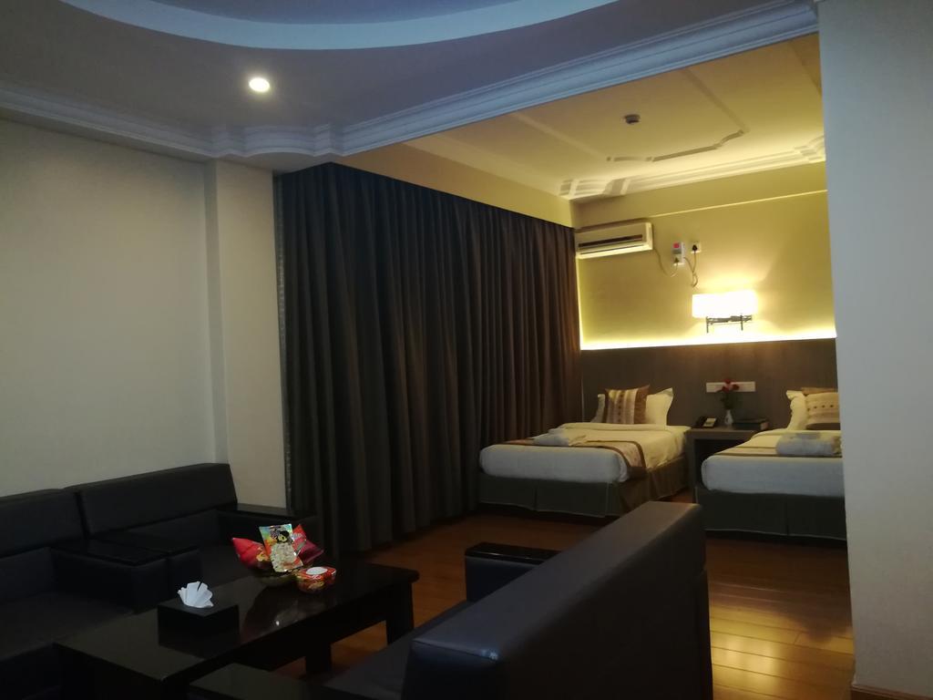 Golden Hill Hotel - Lashio Exterior foto